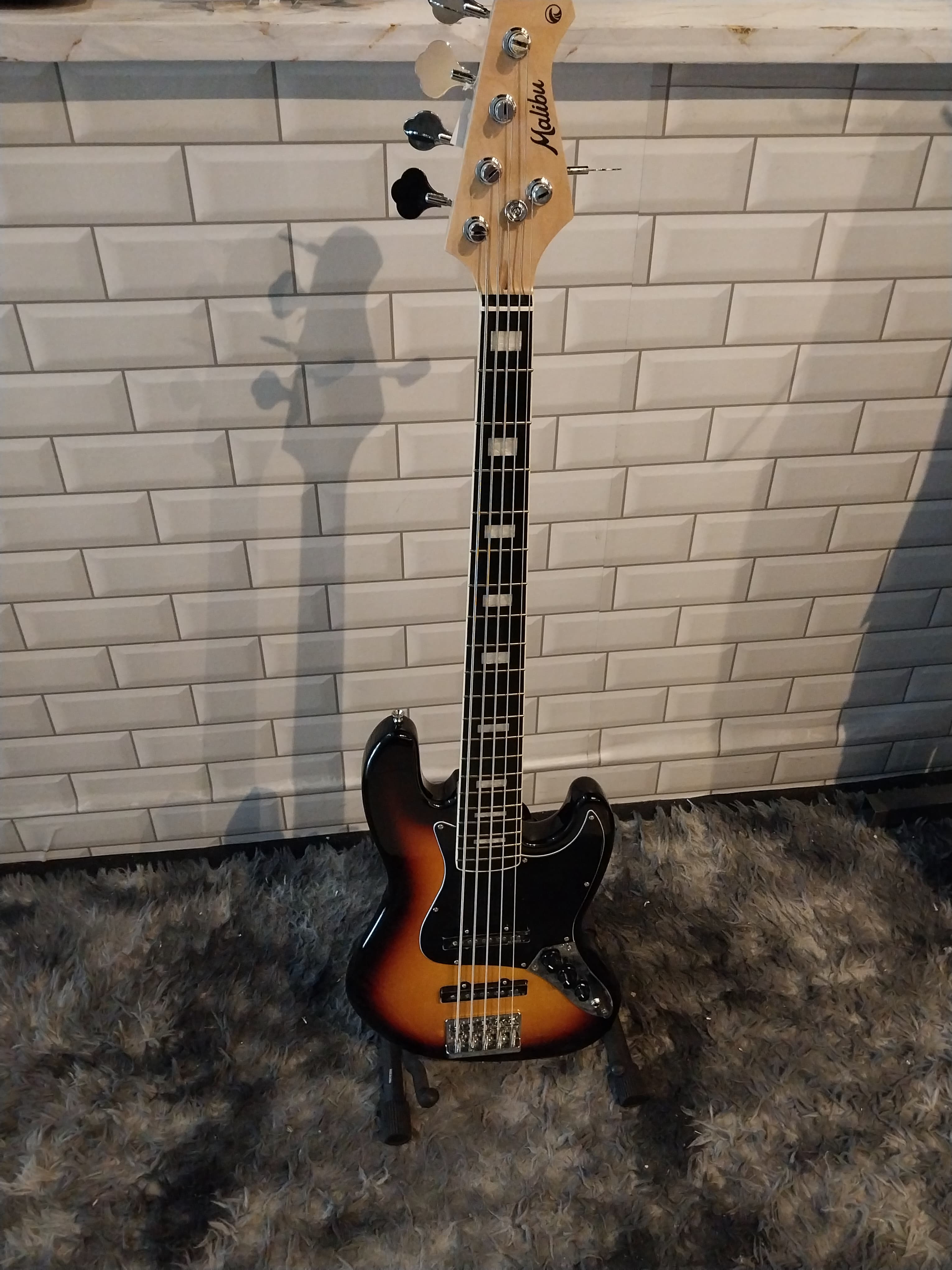 Contra Baixo 5 cordas Malibu Passivo Jazz Bass SS Alnico V JB-500 - COR: SB(Sunbusrt) 