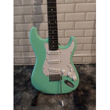  Guitarra Malibu Strato EG-22 