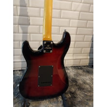 Guitarra Malibu Super Strato HSS Alnico V EG-500 - COR: Sunburst 