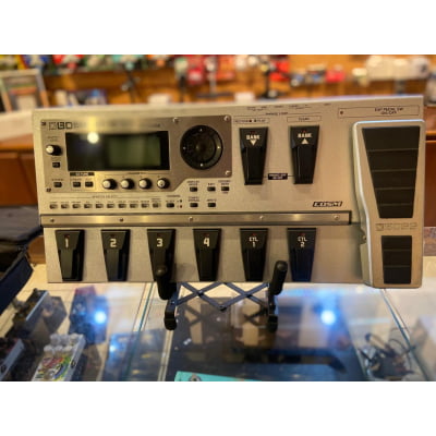 Pedaleira p/Guitarra BOSS GT-10 c/capa e fonte (SEMI NOVA) Pedaleira p/Guitarra BOSS GT-10 c/capa e fonte (SEMI NOVA)