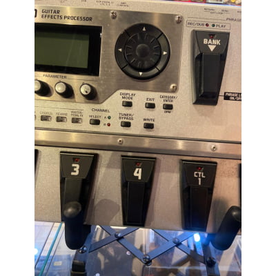 Pedaleira p/Guitarra BOSS GT-10 c/capa e fonte (SEMI NOVA)