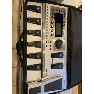 Pedaleira p/Guitarra BOSS GT-10 c/capa e fonte (SEMI NOVA)